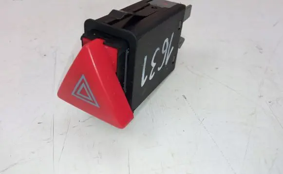 Skoda Octavia Mk1 (1U) Hazard light switch