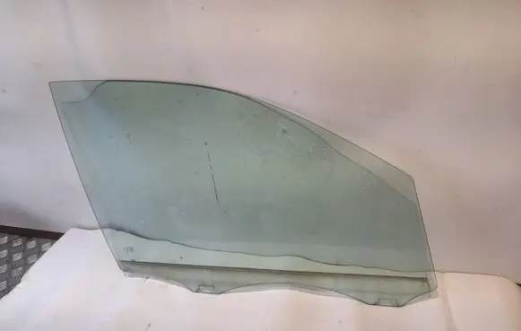 Volkswagen Touareg II Front door window glass four-door