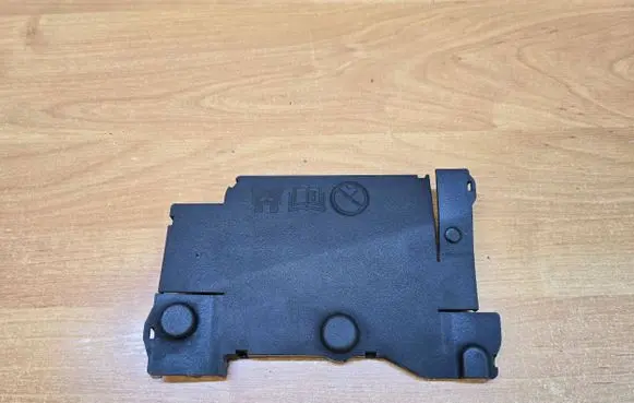 Volvo V40 Fuse box cover 31337533 E02159200