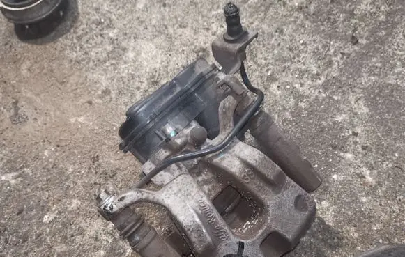 Chrysler 200 Rear brake caliper