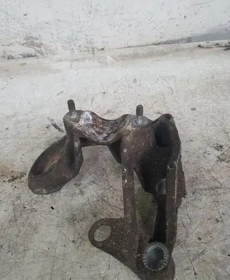 Audi A4 S4 B7 8E 8H Engine mounting bracket