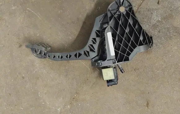 Volkswagen Golf VI Clutch pedal 1K1721059