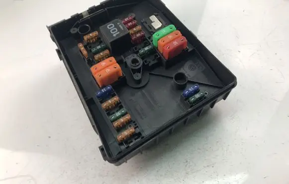 Volkswagen Golf VI Fuse box set 1K0937125A