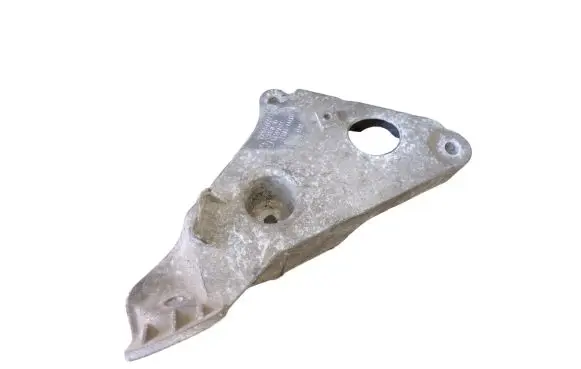 BMW 5 E60 E61 Engine mounting bracket 6777053