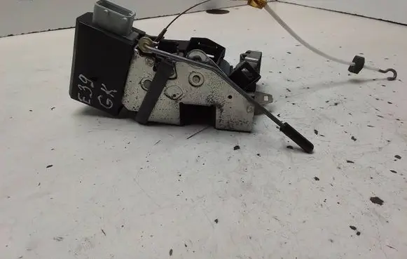 BMW 5 E39 Front door lock 8352165 40320751 5711