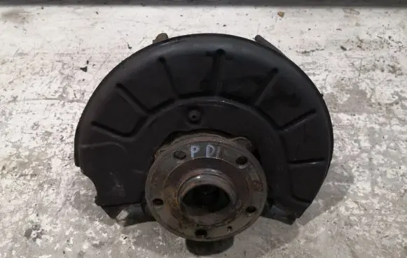 Volkswagen Golf Plus Front wheel hub