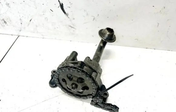 Skoda Fabia Mk1 (6Y) Oil pump 06a115105b 670815-1074