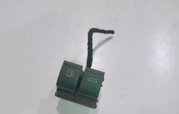 Volkswagen PASSAT B6 Fuel tank opening switch 3C0959903B PBTGF204