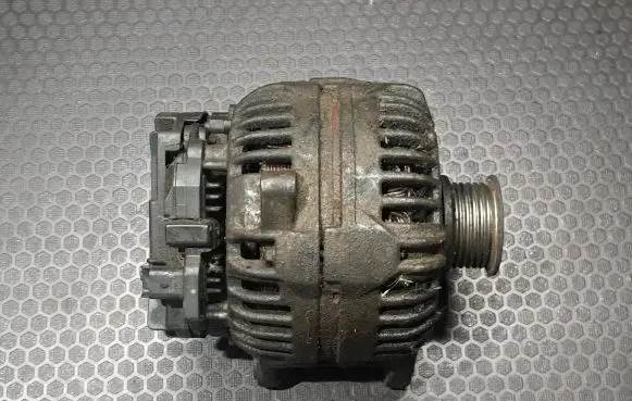 Renault Laguna II Generator/alternator 0124525043 8200175210