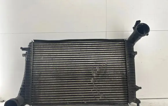 Skoda Octavia Mk2 (1Z) Intercooler radiator 0281002401 038906051C