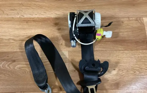 Volkswagen PASSAT B6 Front seatbelt 3C1857706F 33046824 YD41911106P