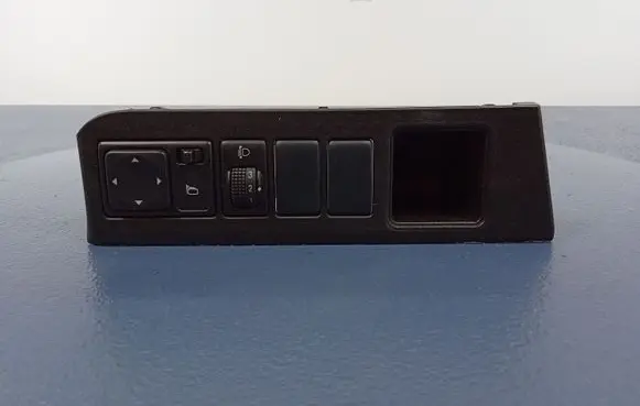 Nissan Note (E11) Mirror heating switch 684859U100