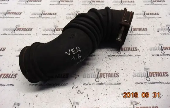 Toyota Corolla Verso E121 Air intake hose/pipe 17881-22070