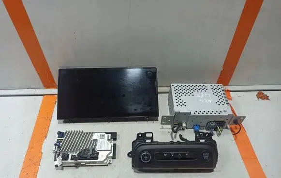 Ford Focus Radio/CD/DVD/GPS head unit MX6T18K810ZA NX7T18B955LE NU5T14G670SVM