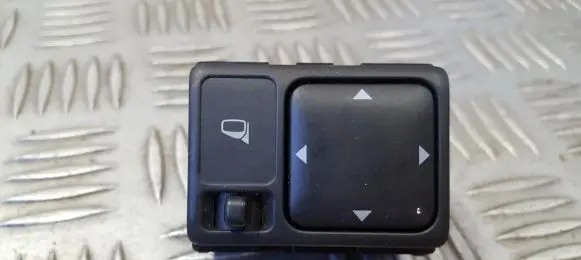 Nissan Note (E11) Wing mirror switch 051205