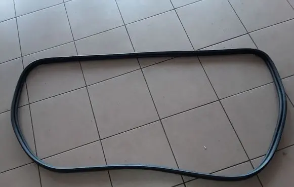 BMW M5 F90 Loading door rubber seal (on body) 736640108 7366401