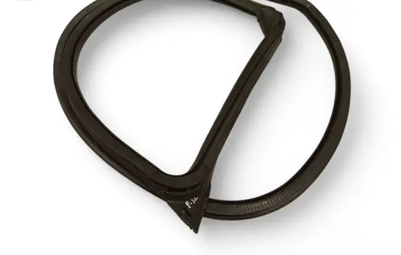 Maserati Levante Front door rubber seal 670032866