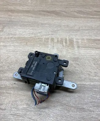 Toyota RAV 4 (XA30) Air flap motor/actuator 0638000920 L713
