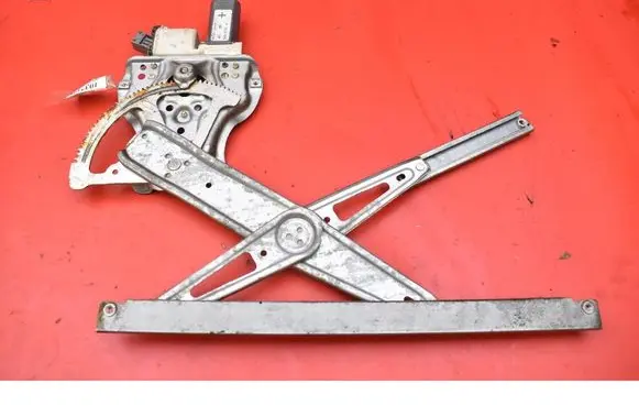 Toyota Avensis Verso Front door window regulator with motor 69820-05050
