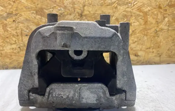 Volkswagen Golf VI Engine mount bracket 1K0199262
