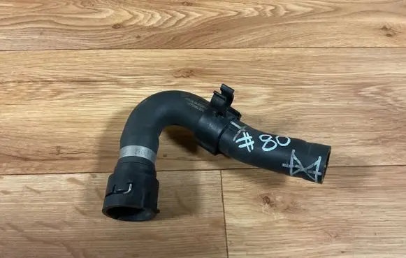 Volkswagen Touareg II Engine coolant pipe/hose 7P6121156D PX6128072