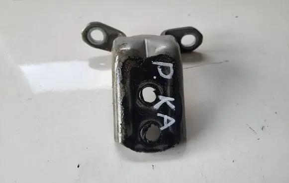 Nissan Qashqai Front door lower hinge 