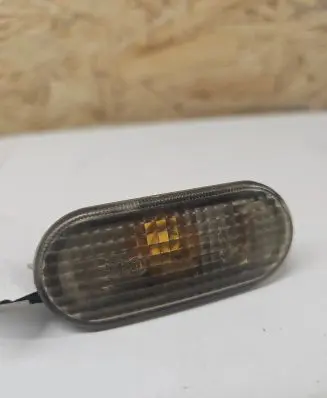 Front fender indicator light