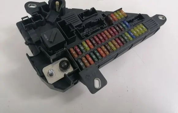BMW 5 E60 E61 Fuse module 9138830