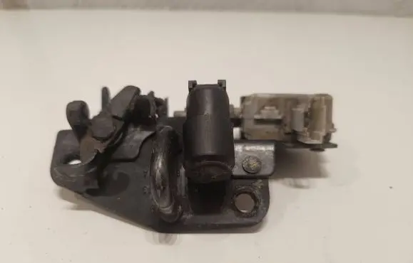 Skoda Fabia Mk1 (6Y) Tailgate/trunk/boot lock/catch/latch 6Y0827511A