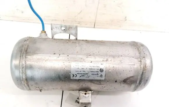 Vacuum air tank