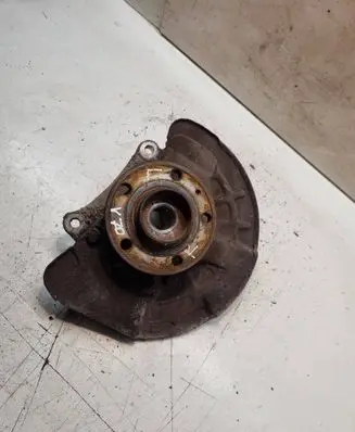 Volvo V70 Front wheel hub 9461943