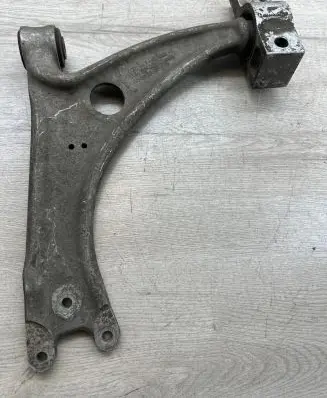 Volkswagen PASSAT B7 Front lower control arm/wishbone