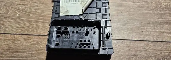 Volkswagen Tiguan Fuse box set 01718130