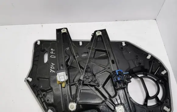 Front window lifting mechanism without motor