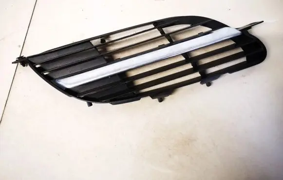 Nissan Almera Tino Front grill 82322bu000