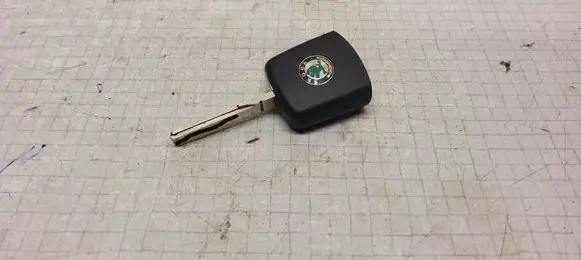 Skoda Octavia Mk2 (1Z) Ignition key/card ICY756