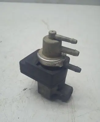 Volkswagen Touareg I Vacuum valve 05990627A