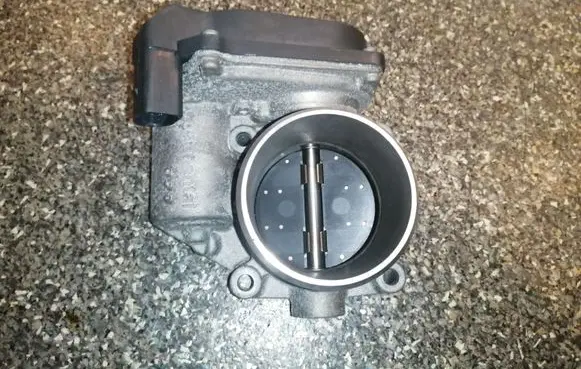 Audi A4 S4 B8 8K Throttle valve 06F133062Q