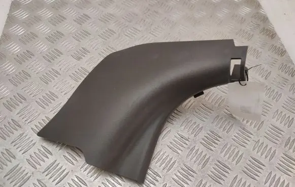 Foot area side trim