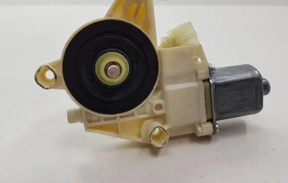 Mercedes-Benz E W212 Front door window regulator motor A2048200242 0130822502