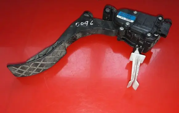 Skoda Octavia Mk1 (1U) Accelerator throttle pedal 6Q1723503D 6PV00849500