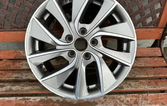Hyundai i30 R17 alloy rim 