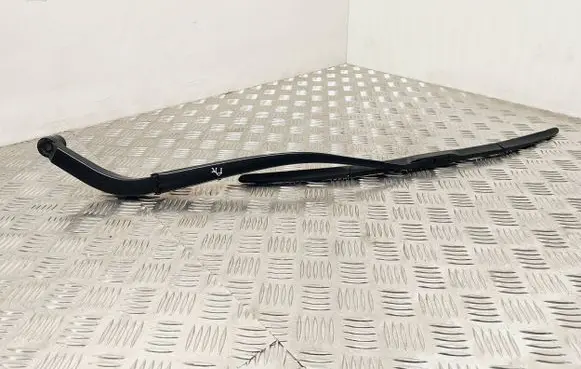 Toyota RAV 4 (XA50) Front wiper blade arm