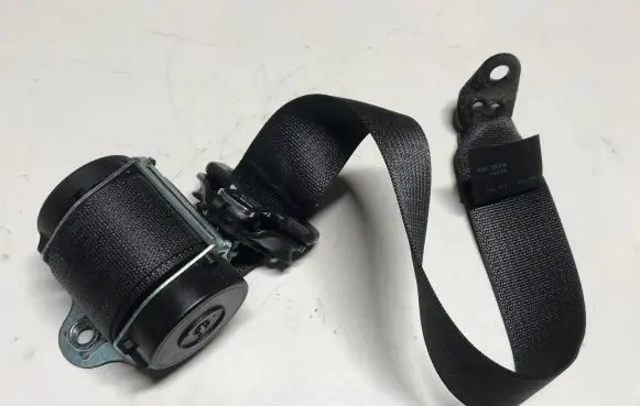 Opel Zafira C Rear seatbelt 39093550 619228100
