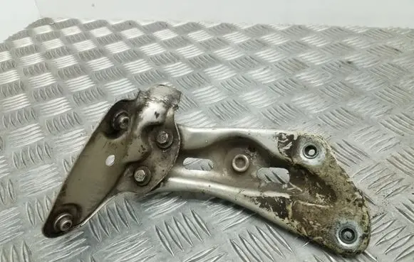 Fender mounting bracket