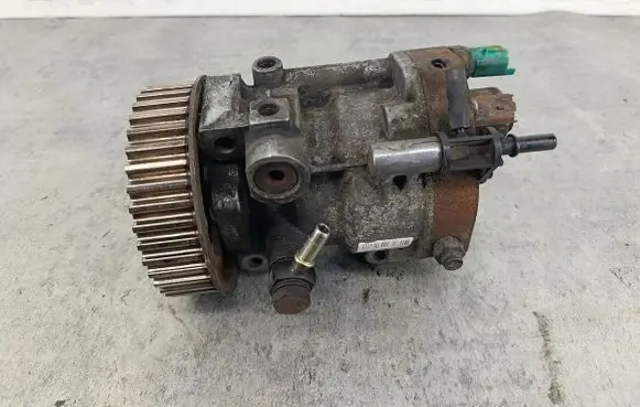 Nissan Almera N16 Fuel injection high pressure pump 