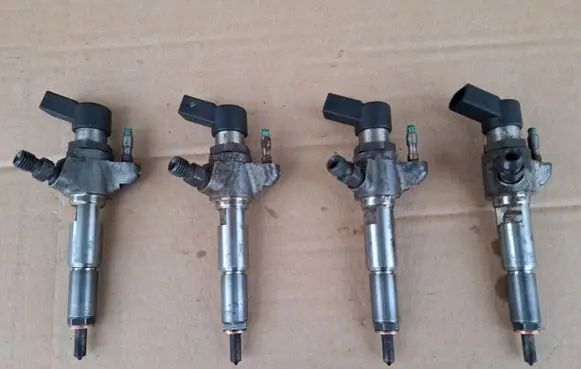 Volvo S40 Fuel injector 