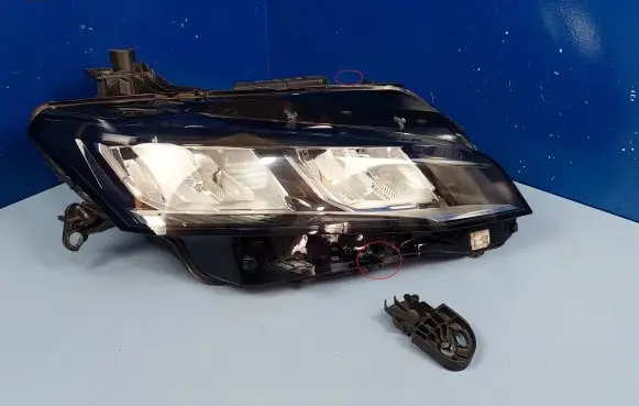 Peugeot 308 Headlight/headlamp 9851673580 985167358000