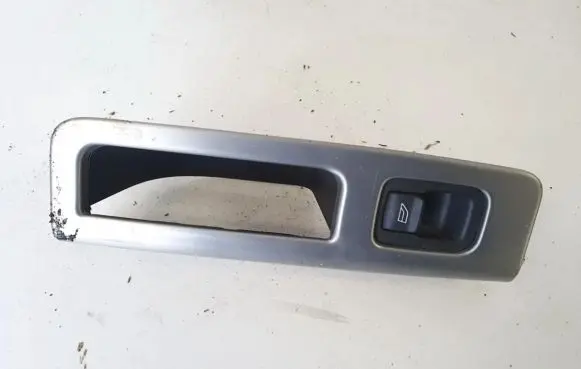 Volvo V50 Electric window control switch 8679678