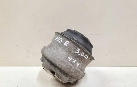 Engine mount bracket